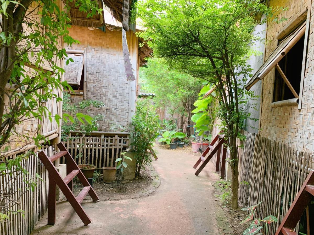 Fundee Story Guesthouse Bamboo House In Chiang Mai Old Town Extérieur photo